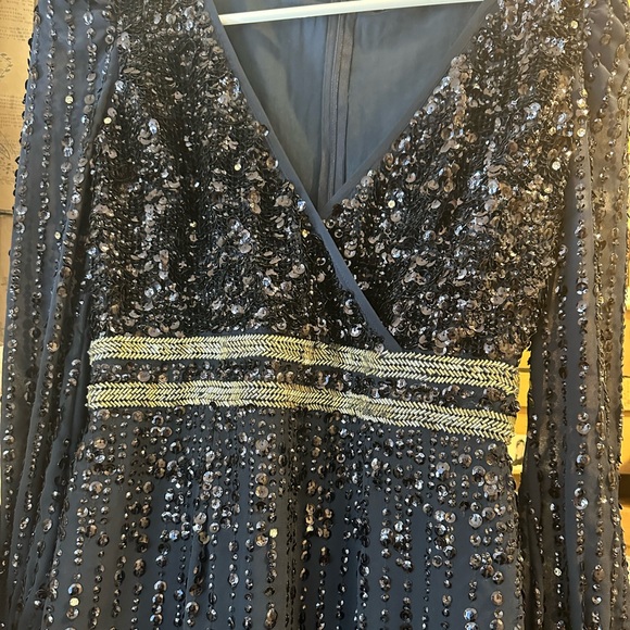 (238) ❤️ BNWT MAC DUGGAL
Sequined V Neck Bishop Sleeve Dress DRESS # 93593 - Picture 4 of 10